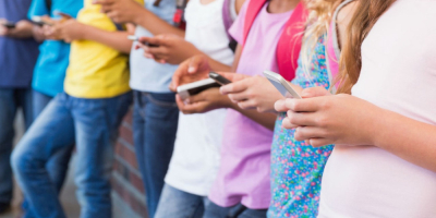 10 Best Study Apps for Students: Refme, Studyblue, Evernote, Oxford Dictionary, Dragon Dictation.