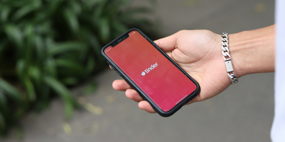 Tinder Implements New Warnings to Foster Respectful Interactions